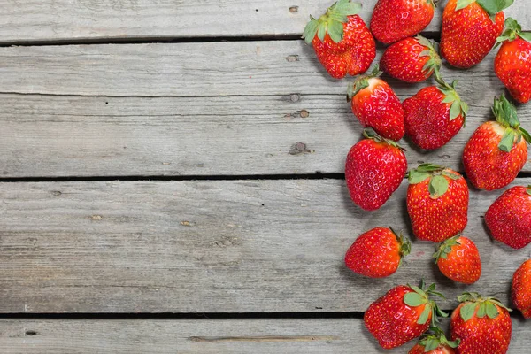 Fresh red strawberries — Stock Photo