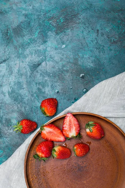 Fresh red strawberries — Stock Photo