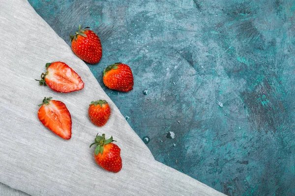 Frische rote Erdbeeren — Stockfoto