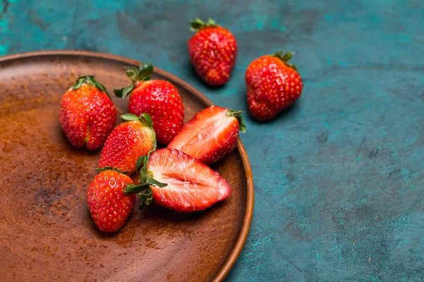 Frische rote Erdbeeren — Stockfoto