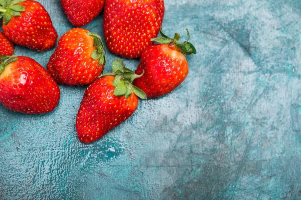 Reife rote Erdbeeren — Stockfoto