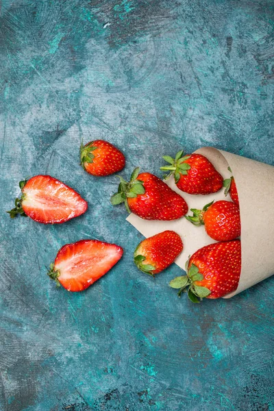 Fresh red strawberries — Stock Photo