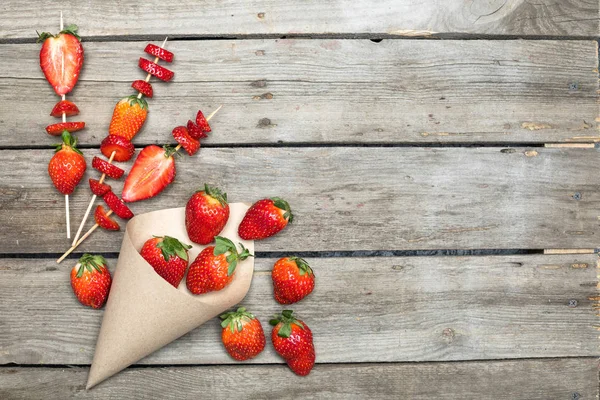 Frische rote Erdbeeren — Stockfoto