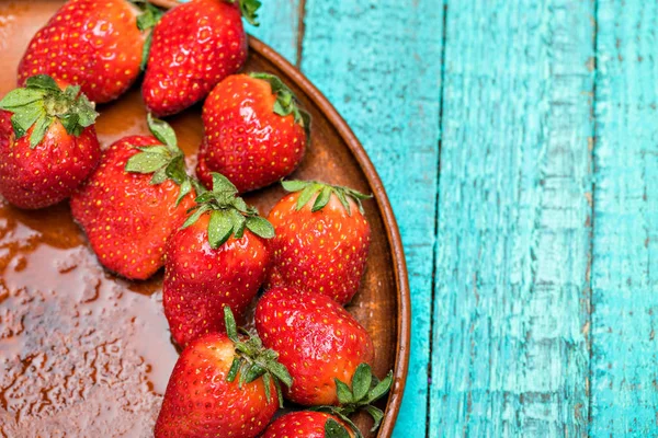 Frische rote Erdbeeren — Stockfoto