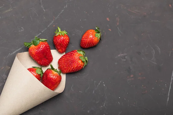Fresh red strawberries — Stock Photo