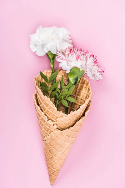 Blumen in Zuckertüten — Stockfoto