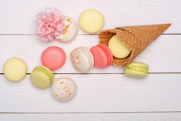 Stack of sweet macaroons and waffle cones — Stock Photo