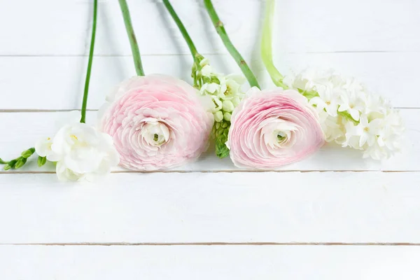 Hermosas flores en flor - foto de stock