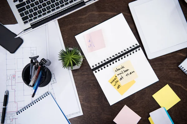 Bloc-notes et fournitures de bureau — Photo de stock