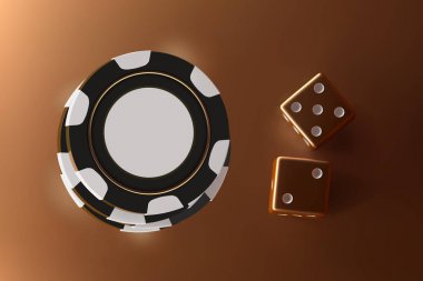Casino arka plan zar ve patates kızartması. Altın arka plan üzerinde üstten görünüm altın zar ve cips. Online casino tablosu konseptiyle çip üzerinde metin için yer