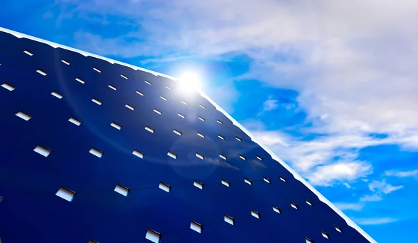 Sonnenkollektoren auf blauem Himmel Hintergrund. Photovoltaikzellen aus Solarzellen, die saubere Energie aus der Sonne erzeugen. 3D-Darstellung. — Stockfoto