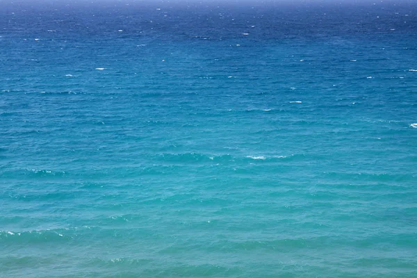 Turkosa havet vatten vågor bakgrund — Stockfoto