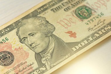 10 dolar bir not ile. 10 dolar