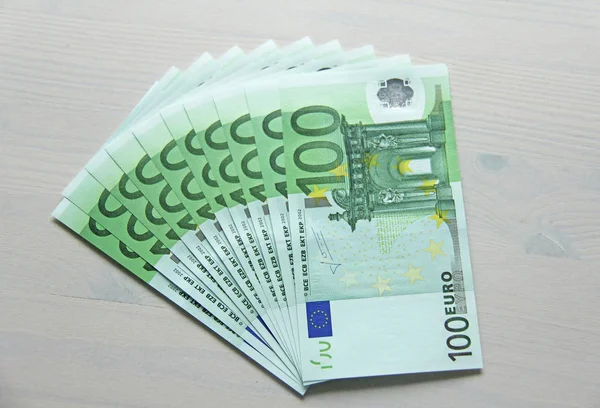 Paper banknotes euro, 100 Euro. A bundle of paper banknotes of 100 euros — Stock Photo, Image