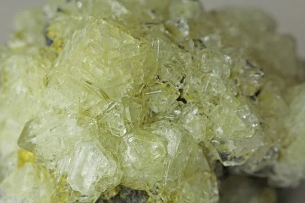 Minerale di zolfo. Cristalli gialli di zolfo minerale — Foto Stock