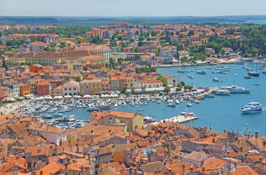 Evler kiremitli çatılı, Rovinj, Hırvatistan'ın tarihi kentin Üstten Görünüm