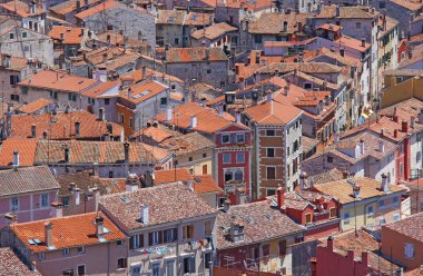 Hırvatistan, Rovinj pişmiş kiremitli çatılar