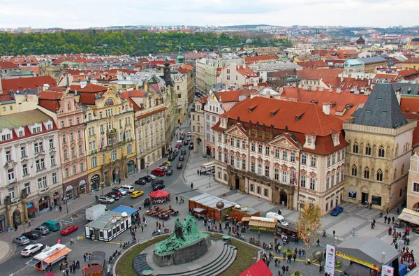 Praag, Tsjechische Republiek, 15 april 2011: top uitzicht op het centrale plein en de markt — Stockfoto