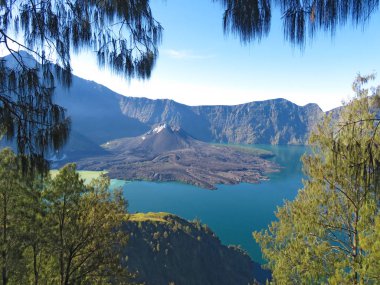 Rinjani, Endonezya yanardağ krater Mavi Göl