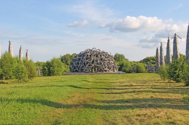 Sanat nesnesi Universal Mind in Wonderland Park, Rusya Federasyonu 