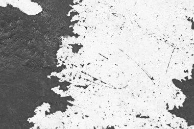 Siyah noktalar ve beyaz zemin üzerine mürekkep sıçraması. Eski lapa lapa boya soyulmuştu bir Grungy kırık duvar. Peeling eski boya ve sıva eski çimento duvar arka plan. Beyaz ve gri noktalar boya.