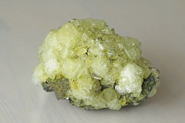 Minerální síry. Žluté krystaly minerální síry — Stock fotografie