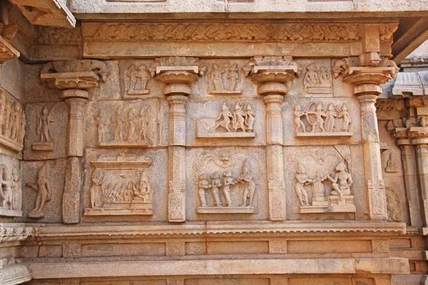 Carving details on the outer wall of Hazara Rama Temple. Hampi, Karnataka, UNESCO. Indian God carving stone. — Stock Image Carving details on the outer wall of Hazara Rama Temple. Hampi, Karnataka, UNESCO. Indian God carving stone. Stock Photo