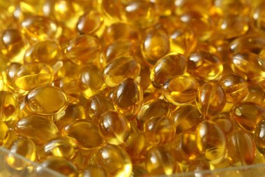 Altın arka plan kapsülleri gıda takviyesi kapsüllerini kapatın A vitamini, D3 vitamini, balık yağı, Omega 3, 6, 9, akşam çuha çiçeği yağı, keten tohumu yağı, D vitamini, E vitamini.