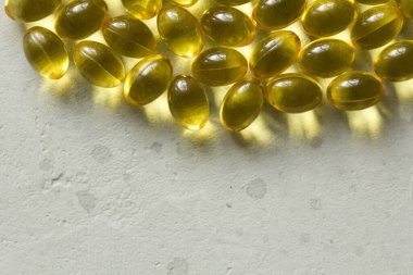 Besin takviyesi olarak A vitamini, D3 vitamini, balık yağı, omega 3, 6, 9, akşam çuha çiçeği, borage yağı, keten tohumu yağı, D vitamini, E vitamini. Metnin için boşluk kopyala..