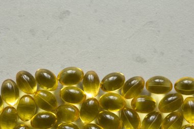 Besin takviyesi olarak A vitamini, D3 vitamini, balık yağı, omega 3, 6, 9, akşam çuha çiçeği, borage yağı, keten tohumu yağı, D vitamini, E vitamini. Metnin için boşluk kopyala..