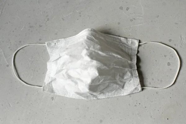 Fehér Orvosi Maszk Sebészeti Használt Maszk Gumi Fülpántokkal Tipikus Rétegű — Stock Fotó