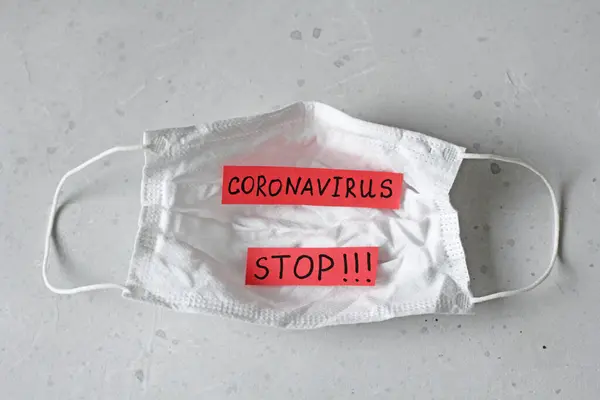 Máscara Médica Que Palavra Coronavirus Escrito Máscara Cirúrgica Usada Com — Fotografia de Stock