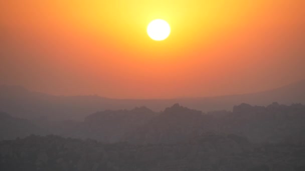 Schöner Sonnenaufgang Oder Sonnenuntergang Über Den Bergen Asiens Indien Hampi — Stockvideo