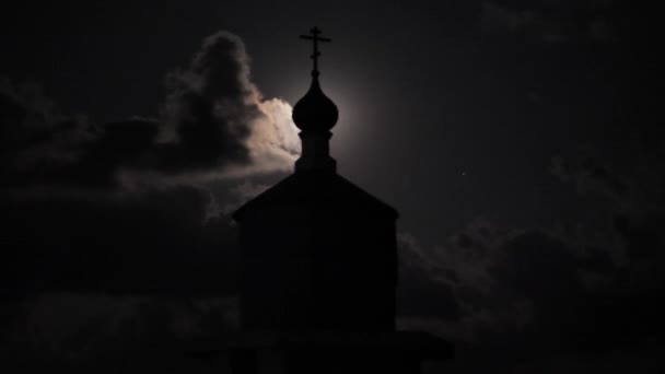 Ortodoxa Kyrkan Mot Bakgrund Natthimlen Och Fullmånen Fullmåne Himlen Nattutsikt — Stockvideo