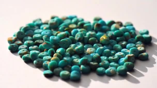 Een Natuurlijke Turquoise Steen Close Vorm Van Een Hoop Dia — Stockvideo