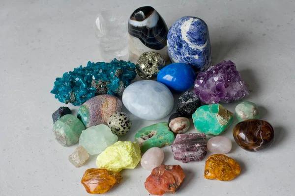 Όμορφη Φωτεινή Πολύχρωμη Συλλογή Από Φυσικές Πέτρες Και Ορυκτά Από — Φωτογραφία Αρχείου
