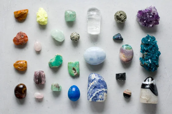 Schöne Helle Bunte Sammlung Von Natursteinen Und Mineralien Aus Aller — Stockfoto