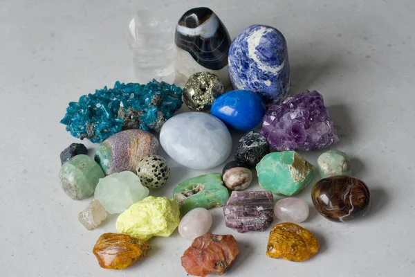 세계의 천연석 광물로 구성된 아름다운 색깔의 보석들은 카넬리안 제초제 자수정 — 스톡 사진