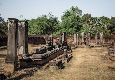 Ankor wat, Kamboçya harabelerde