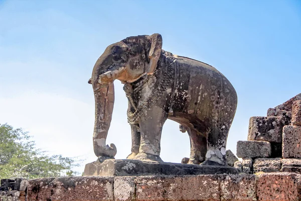 Oude olifant standbeeld in ankor wat, cambodia — Stockfoto