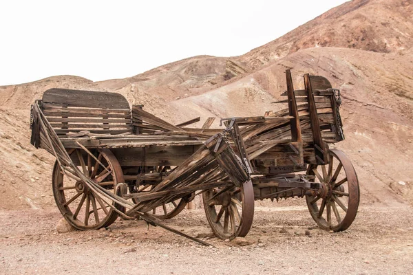 Eski ahşap kırık vagonu calico ghost Town — Stok fotoğraf