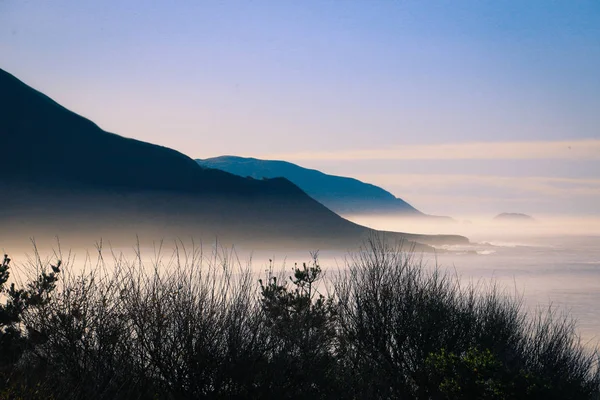 Dimmigt westcoast på motorvägen nummer 1 i Kalifornien, Usa — Stockfoto