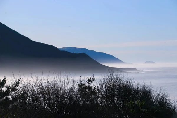 美国加利福尼亚州的 1 号公路有雾海岸 — 图库照片