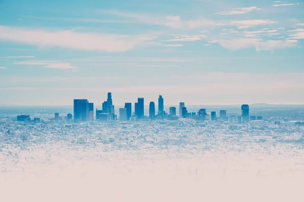 Los Angeles Skyline, a skyscrappers, a Hollywood László — Stock Fotó