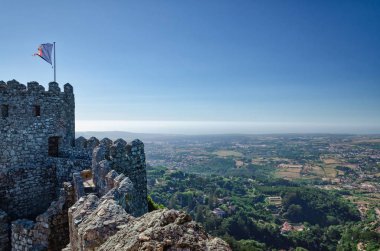 Kırlarda kale duvarlarından görüntülemek 