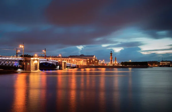 Beautiful White Night View Illuminated Palace Bridge Neva Embankment Raster — Stock Photo, Image