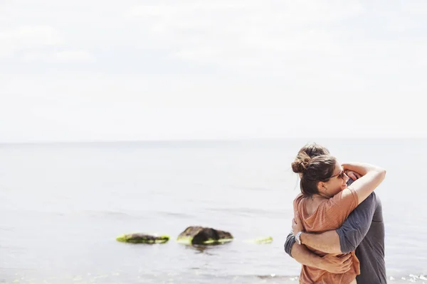 Man and woman embracing — Stock Photo, Image