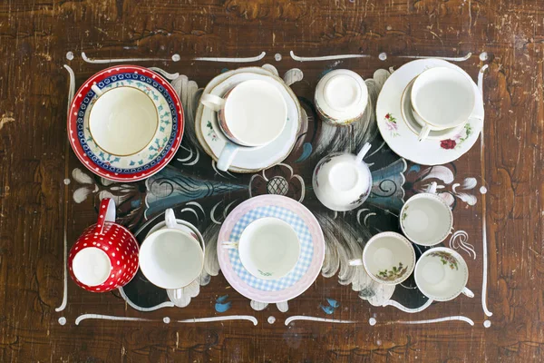 Varios tazas de té y platillos — Foto de Stock