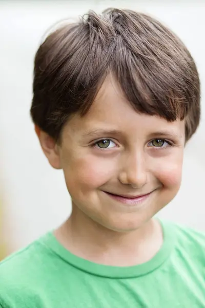 Retrato de lindo niño feliz —  Fotos de Stock