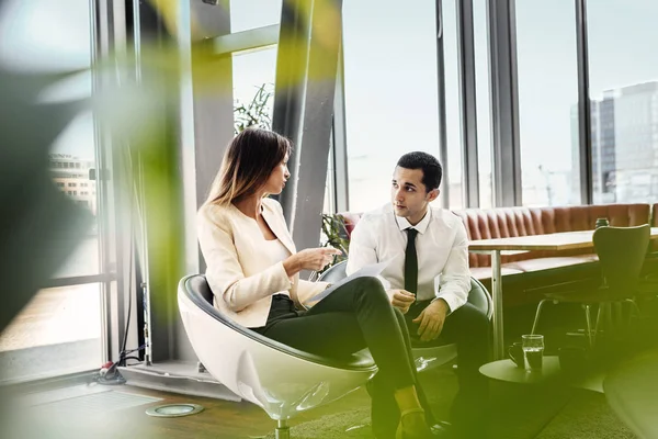 Colleagues talking against window — Stock Photo